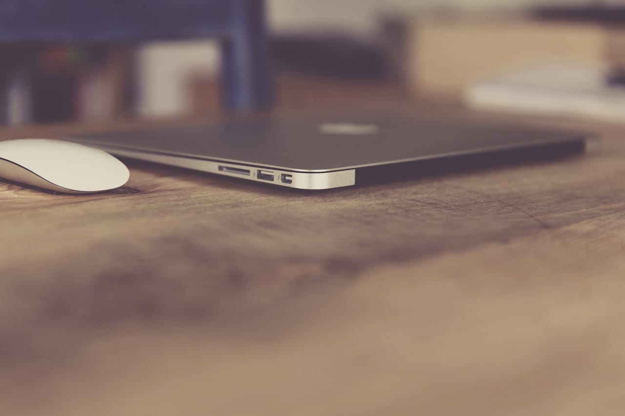 Hakerzy w systemach e-commerce – zagrożenia dla sklepów online apple-1841281_1280