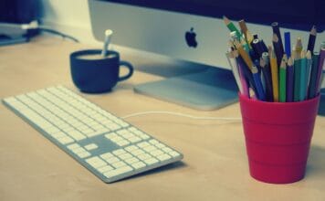 Ewolucja języka JavaScript: przełomowe wersje i wpływ na branżę